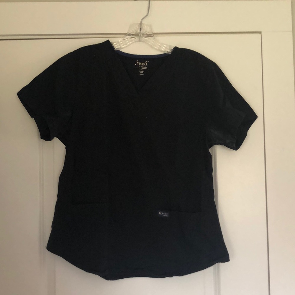 Black swell by Sanibel scrub top